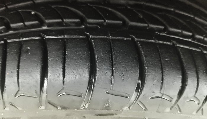 2015 Maruti Wagon R 1.0 VXI, Petrol, Manual, 55,792 km, Left Front Tyre Tread