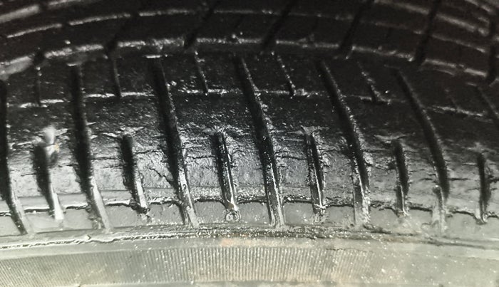 2015 Maruti Wagon R 1.0 VXI, Petrol, Manual, 55,792 km, Right Front Tyre Tread