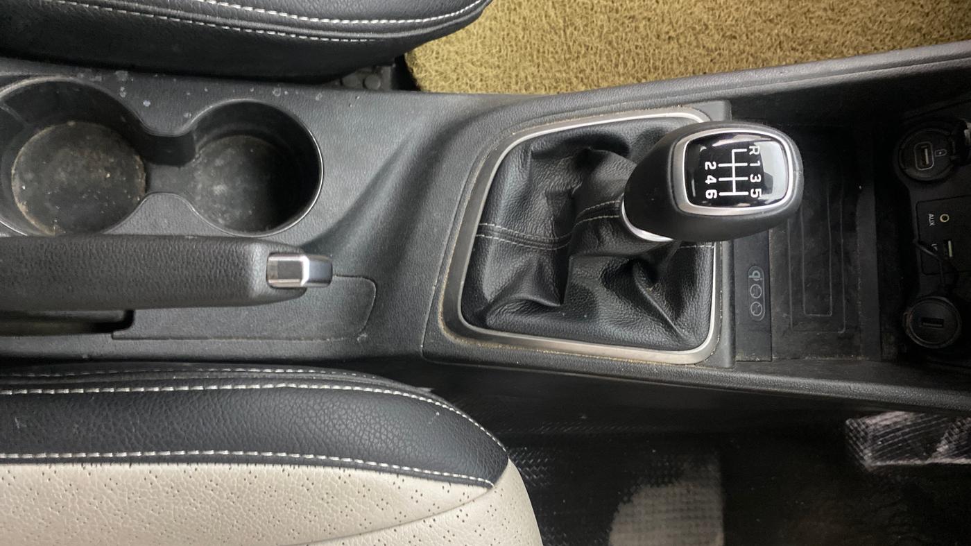 2019 Hyundai Verna 1.6 SX (O) CRDI MT, Diesel, Manual, 1,48,753 km, Gear Lever
