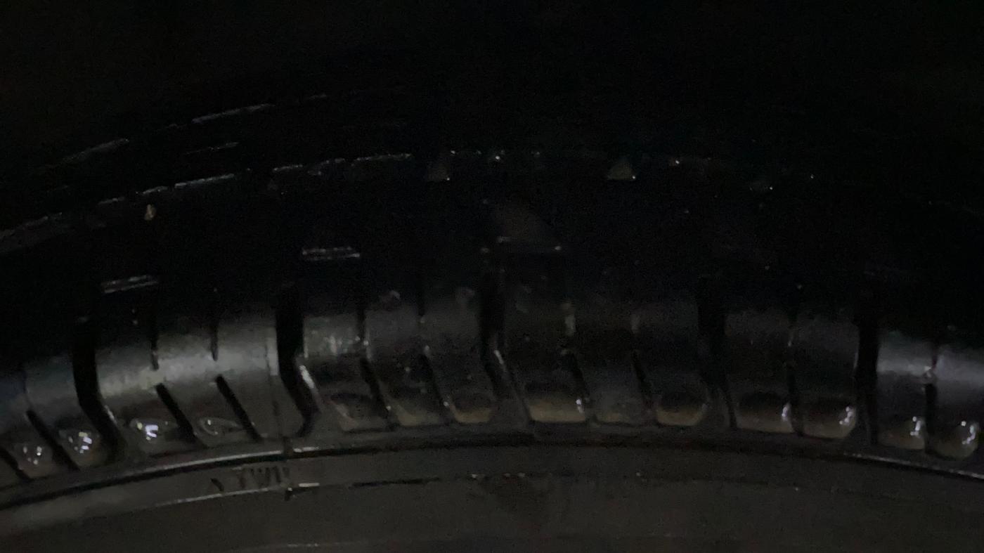 2013 Hyundai i10 ERA 1.1, Petrol, Manual, 1,03,603 km, Right Front Tyre Tread