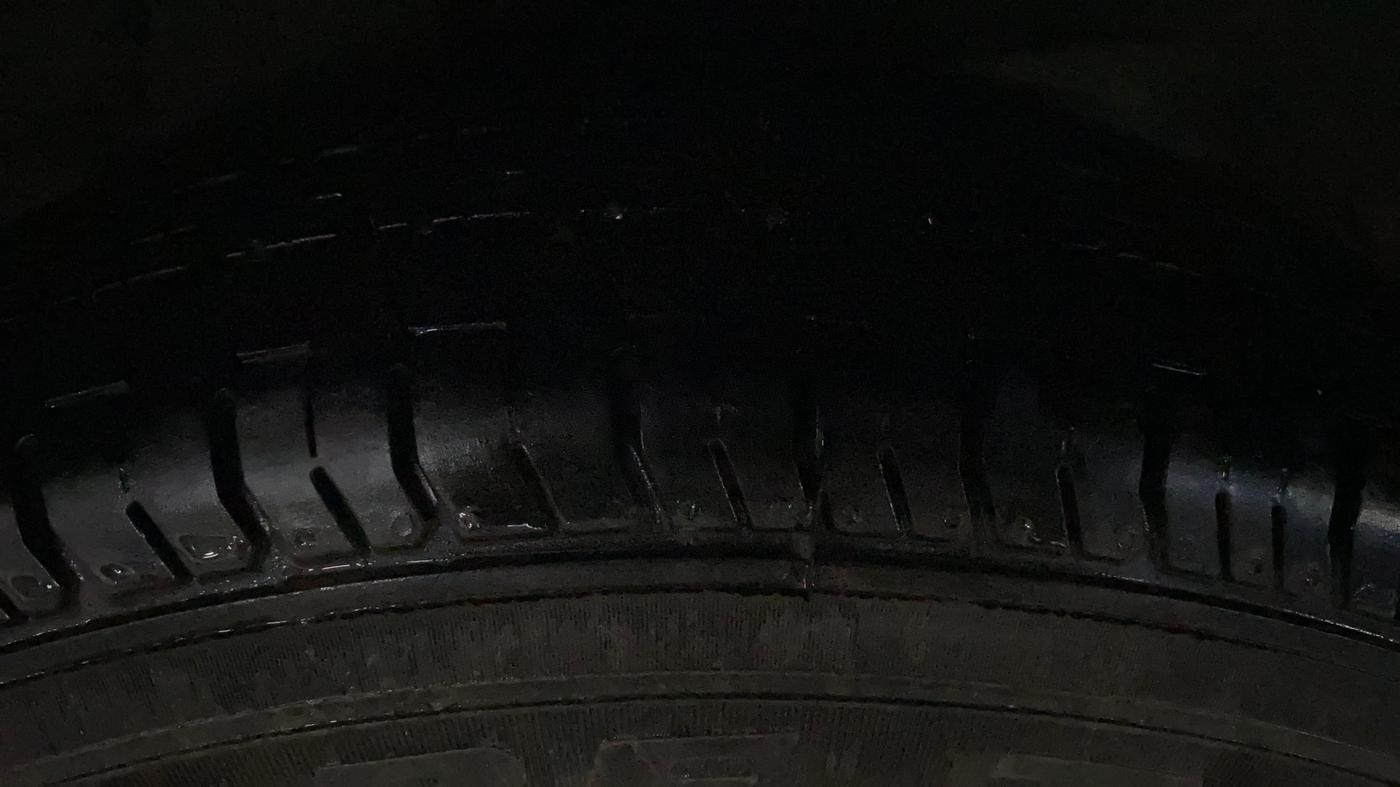 2013 Hyundai i10 ERA 1.1, Petrol, Manual, 1,03,603 km, Left Rear Tyre Tread
