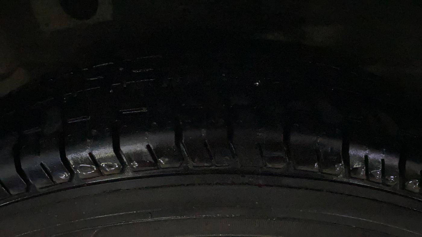 2013 Hyundai i10 ERA 1.1, Petrol, Manual, 1,03,603 km, Right Rear Tyre Tread