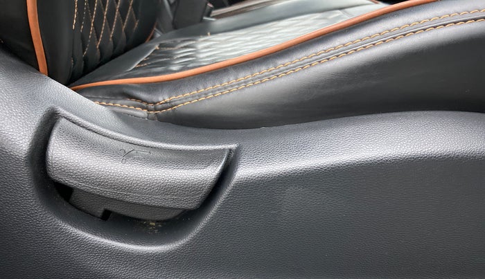 2018 Hyundai Creta E PLUS 1.6 PETROL, Petrol, Manual, 63,888 km, Driver Side Adjustment Panel