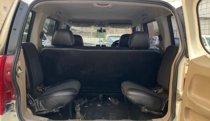2018 Mahindra TUV300 T10, Diesel, Manual, 59,637 km, Boot Inside