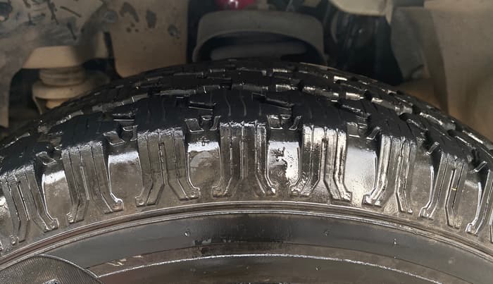 2018 Mahindra TUV300 T10, Diesel, Manual, 59,637 km, Left Front Tyre Tread