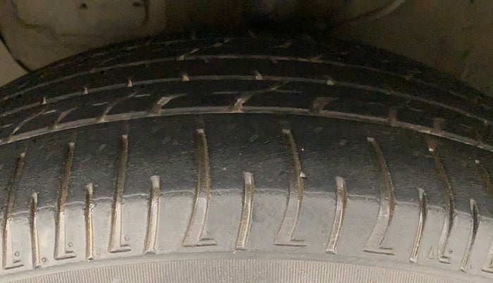 2016 Hyundai Creta SX PLUS 1.6 PETROL, Petrol, Manual, 1,05,587 km, Left Front Tyre Tread