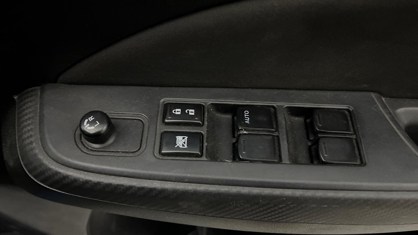 2023 Maruti Swift VXI, Petrol, Manual, 22,690 km, Driver Side Door Panels Control