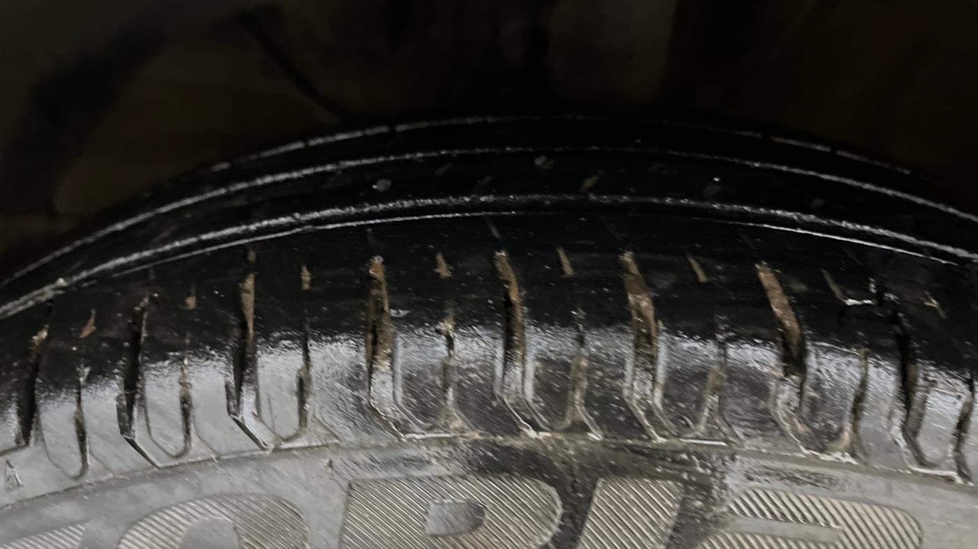 2023 Maruti Swift VXI, Petrol, Manual, 22,690 km, Left Front Tyre Tread