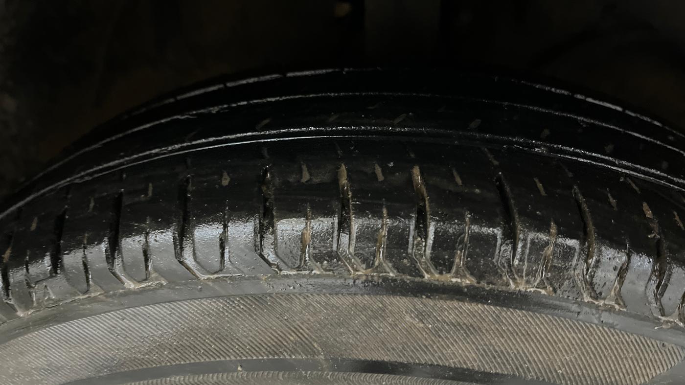2023 Maruti Swift VXI, Petrol, Manual, 22,690 km, Right Front Tyre Tread