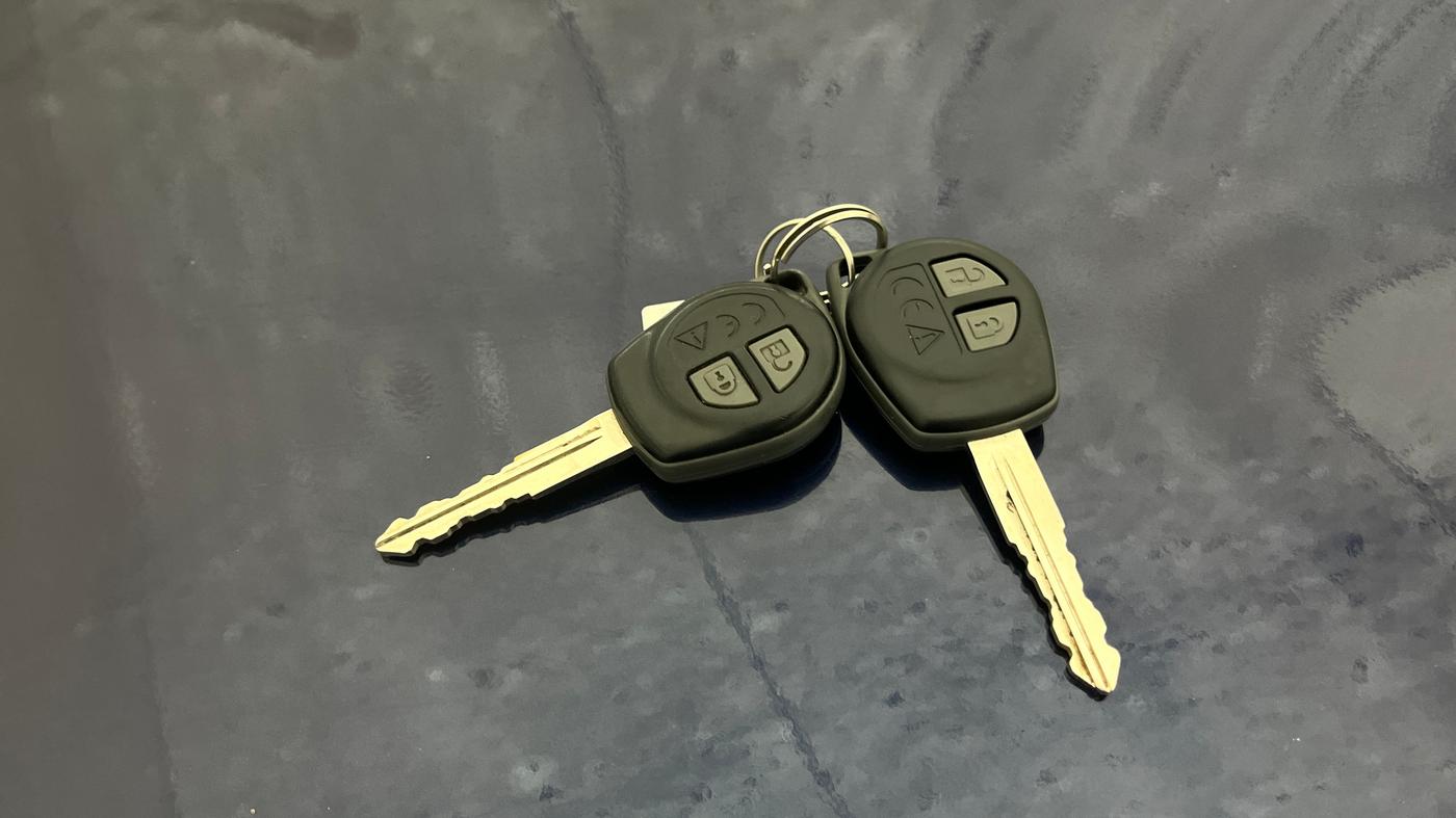 2023 Maruti Swift VXI, Petrol, Manual, 22,690 km, Key Close Up
