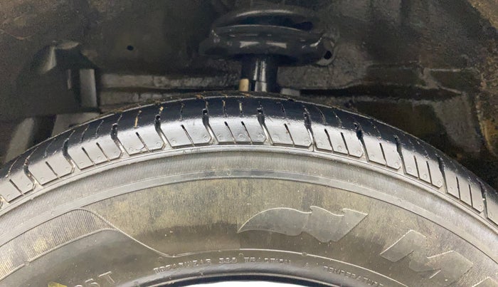 2014 Maruti Swift VDI, Diesel, Manual, 1,22,200 km, Left Front Tyre Tread