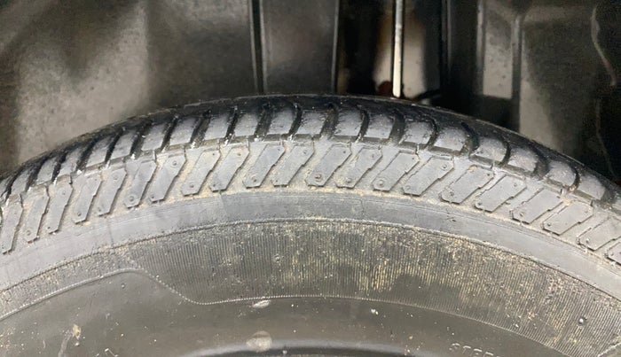 2014 Maruti Swift VDI, Diesel, Manual, 1,22,200 km, Left Rear Tyre Tread
