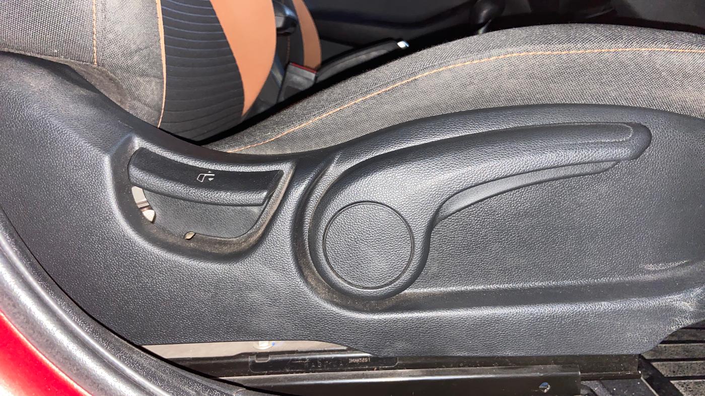 2017 Hyundai i20 Active 1.2 SX, Petrol, Manual, 21,209 km, Driver Side Adjustment Panel