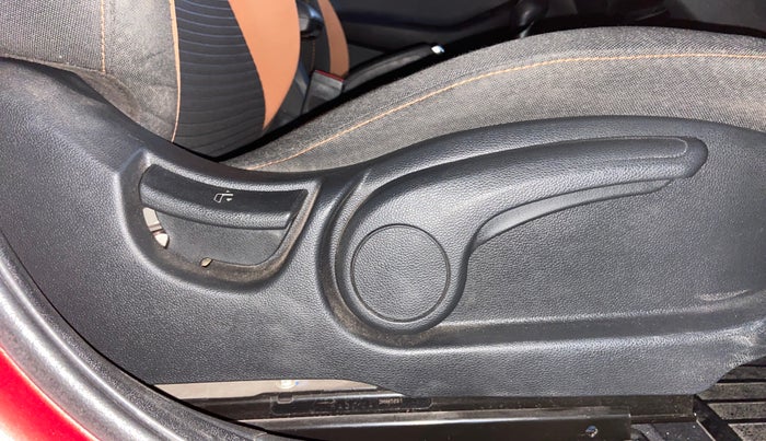 2017 Hyundai i20 Active 1.2 SX, Petrol, Manual, 21,209 km, Driver Side Adjustment Panel