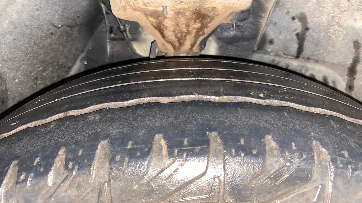 2012 Mahindra XUV500 W8, Diesel, Manual, 1,55,674 km, Right Front Tyre Tread