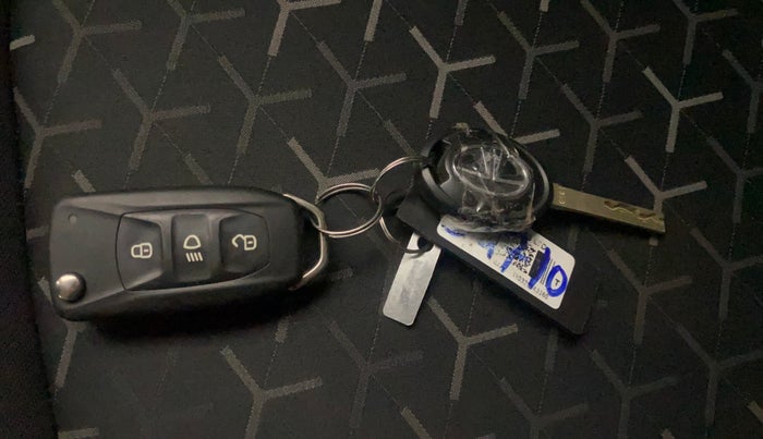 2023 Tata NEXON XMA PETROL, Petrol, Automatic, 17,181 km, Key Close Up