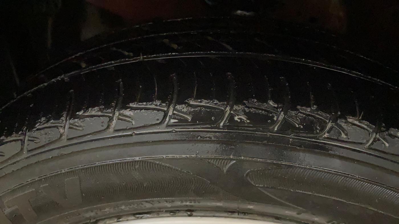 2015 Honda Brio S MT, Petrol, Manual, 25,464 km, Left Front Tyre Tread