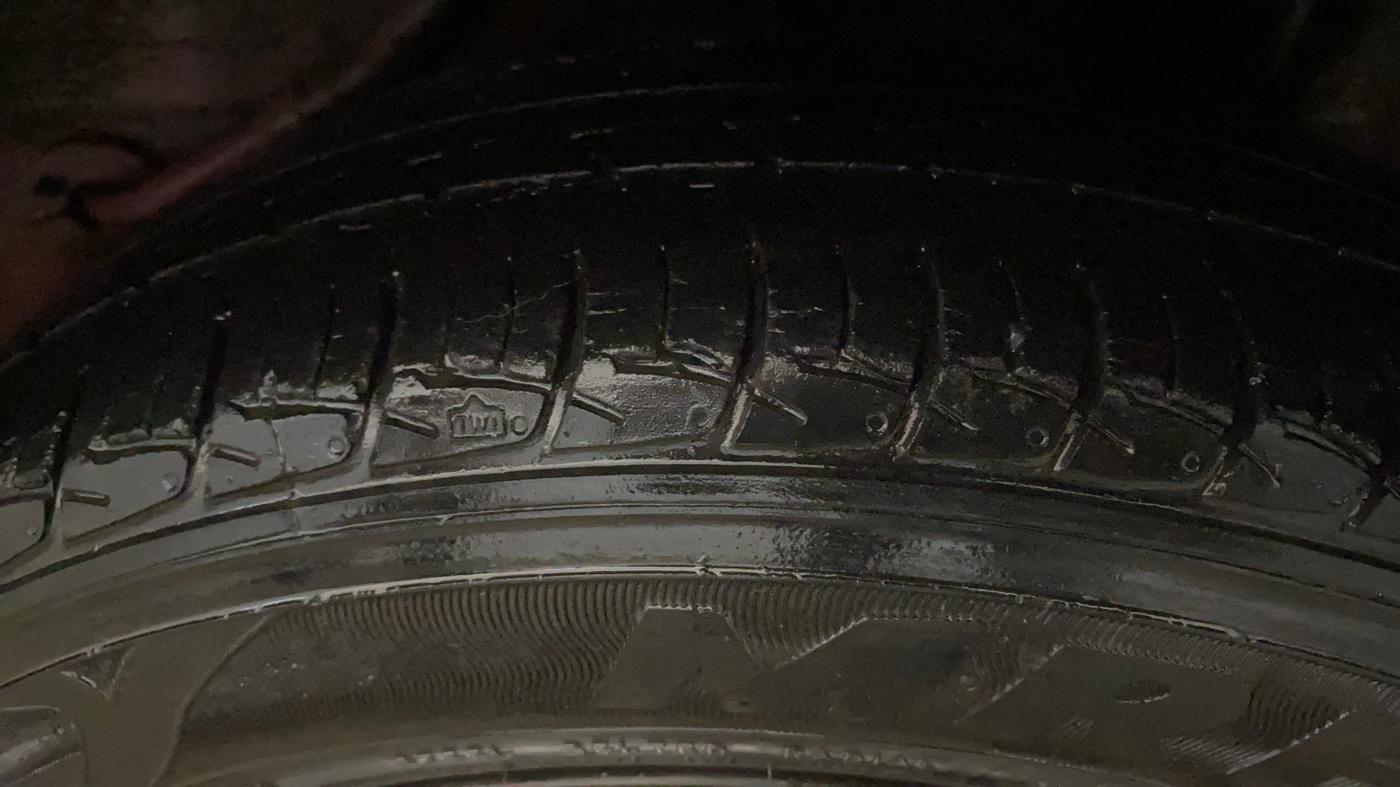2015 Honda Brio S MT, Petrol, Manual, 25,464 km, Left Rear Tyre Tread