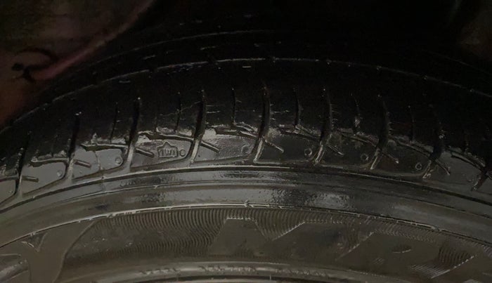 2015 Honda Brio S MT, Petrol, Manual, 25,333 km, Left Rear Tyre Tread