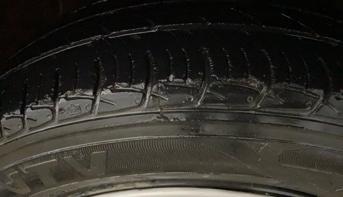 2015 Honda Brio S MT, Petrol, Manual, 25,333 km, Right Front Tyre Tread