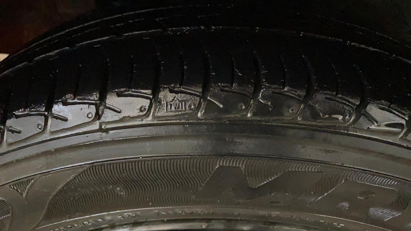2015 Honda Brio S MT, Petrol, Manual, 25,464 km, Right Rear Tyre Tread