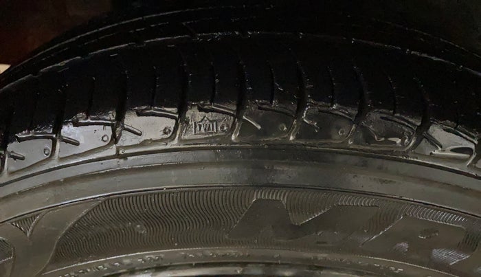 2015 Honda Brio S MT, Petrol, Manual, 25,333 km, Right Rear Tyre Tread