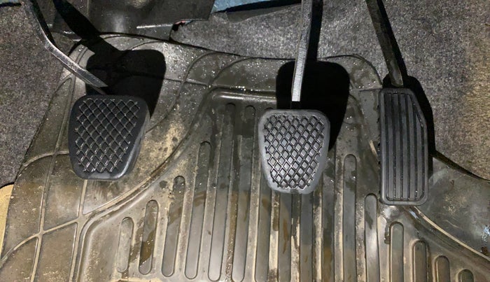 2015 Honda Brio S MT, Petrol, Manual, 25,333 km, Pedals