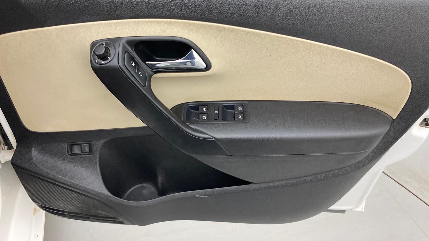2019 Skoda Rapid STYLE 1.5 TDI AT, CNG, Automatic, 1,07,669 km, Driver Side Door Panels Control