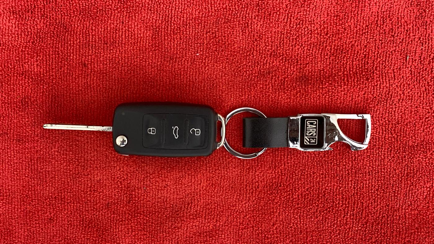 2019 Skoda Rapid STYLE 1.5 TDI AT, CNG, Automatic, 1,07,669 km, Key Close Up