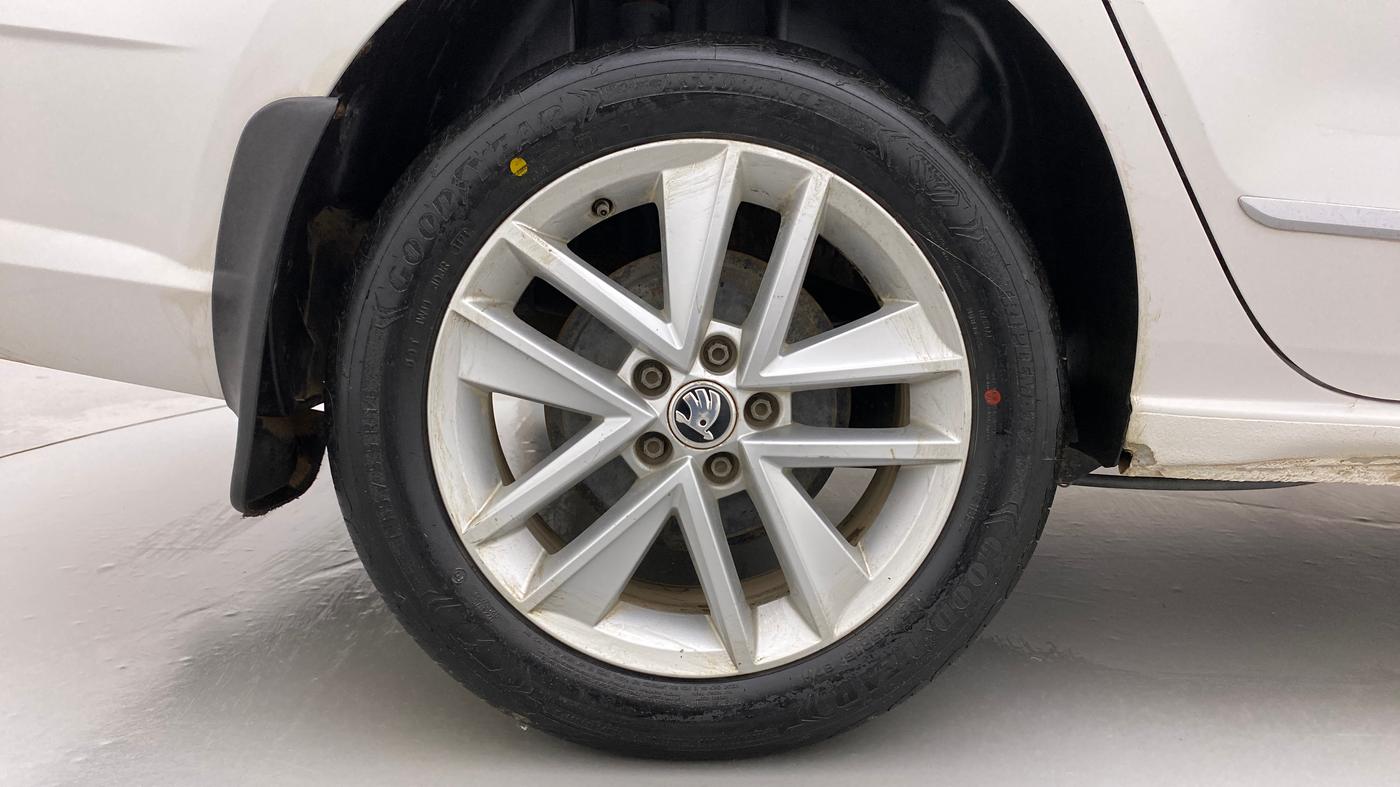 2019 Skoda Rapid STYLE 1.5 TDI AT, CNG, Automatic, 1,07,669 km, Right Rear Wheel