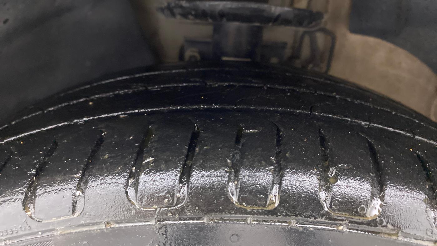2019 Skoda Rapid STYLE 1.5 TDI AT, CNG, Automatic, 1,07,669 km, Left Front Tyre Tread