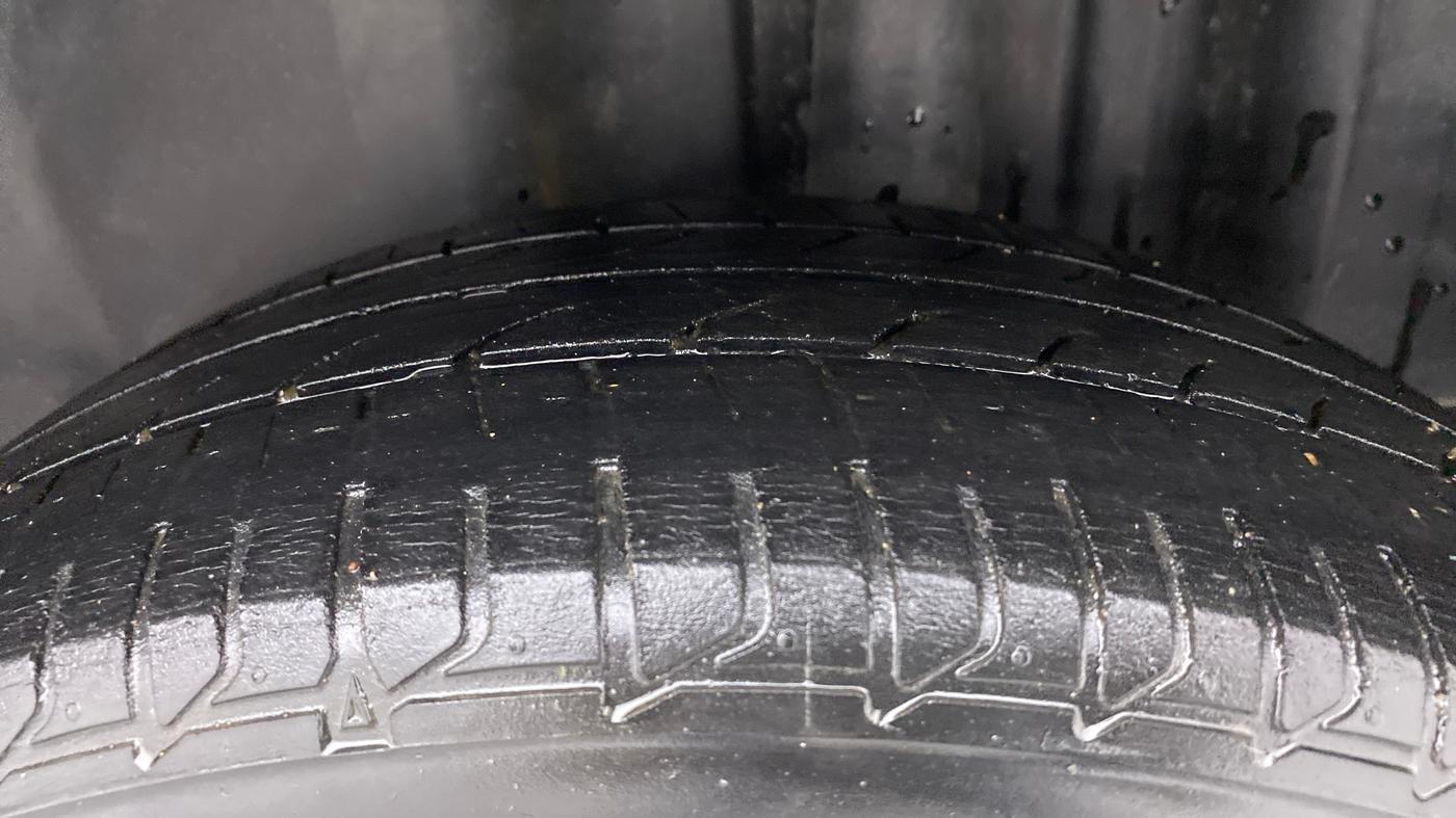 2019 Skoda Rapid STYLE 1.5 TDI AT, CNG, Automatic, 1,07,669 km, Left Rear Tyre Tread