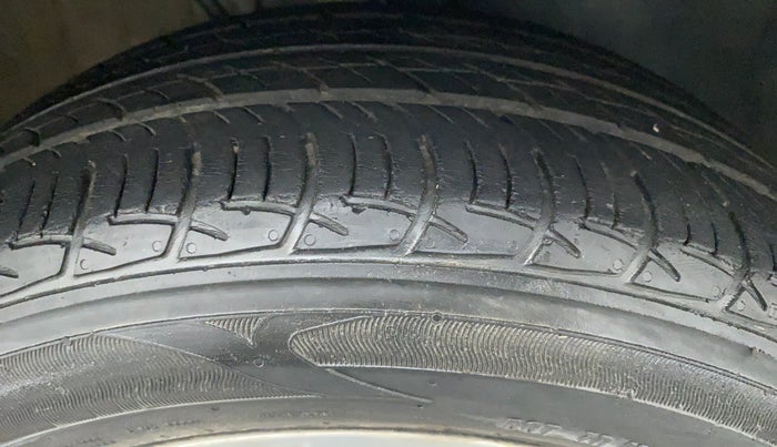 2017 Volkswagen Polo HIGHLINE1.2L PETROL, Petrol, Manual, 52,489 km, Right Front Tyre Tread