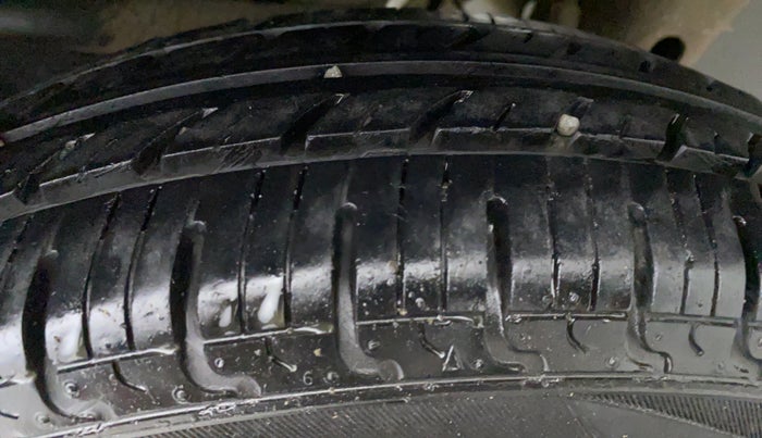 2016 Renault Kwid 1.0 RXT, Petrol, Manual, 33,642 km, Left Rear Tyre Tread
