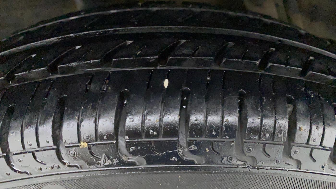 2016 Renault Kwid 1.0 RXT, Petrol, Manual, 33,642 km, Right Front Tyre Tread