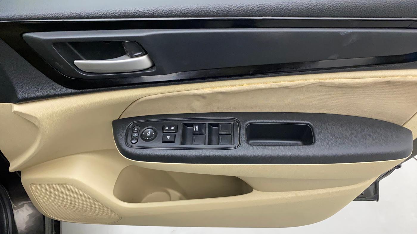 2019 Honda Amaze 1.2L I-VTEC S, Petrol, Manual, 25,585 km, Driver Side Door Panels Control