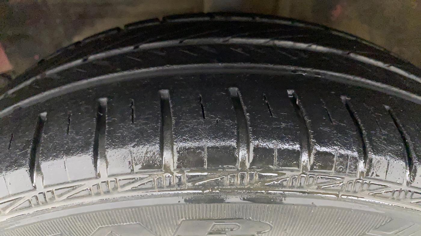 2011 Toyota Etios G, Petrol, Manual, 98,011 km, Left Front Tyre Tread