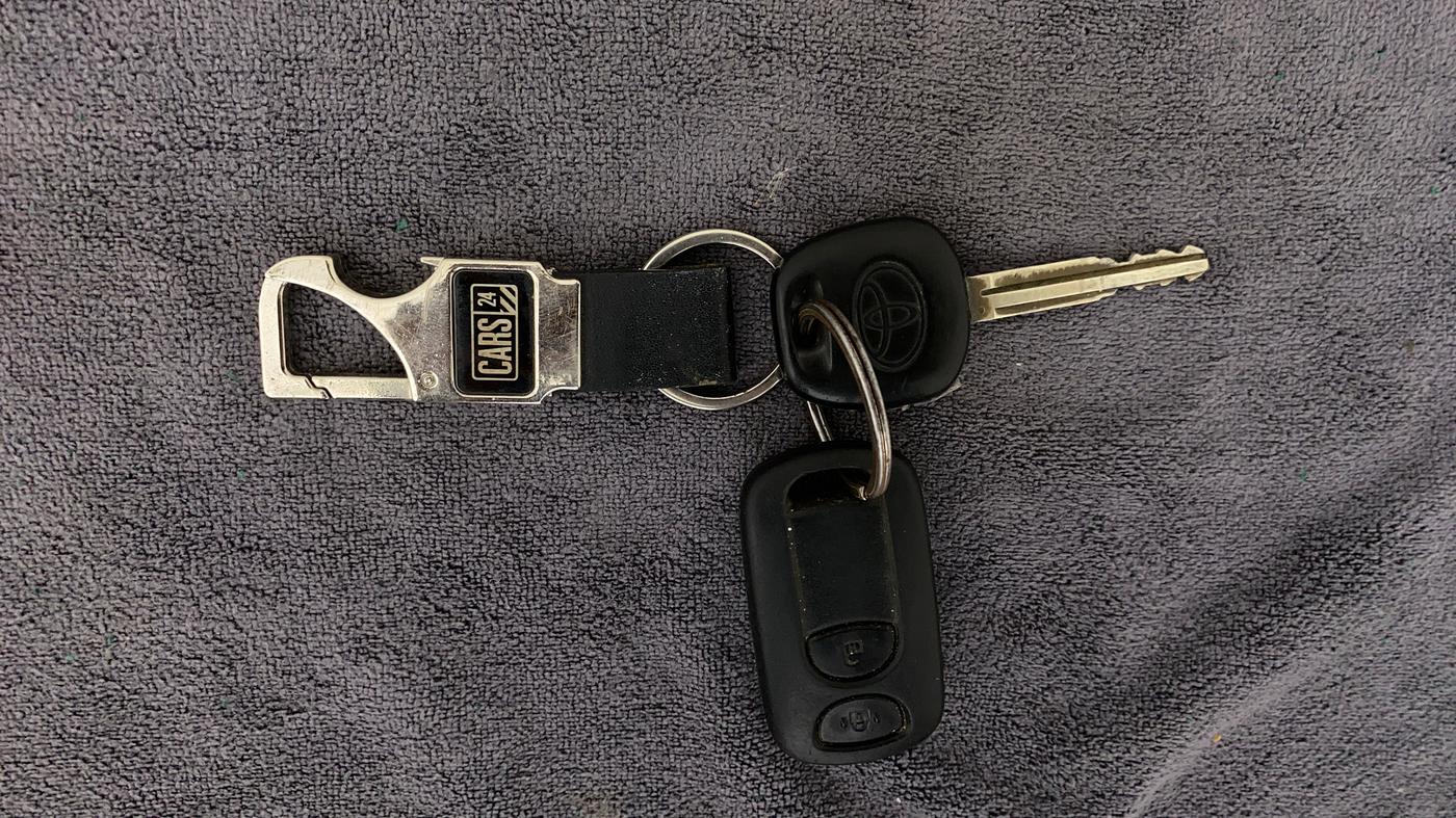 2011 Toyota Etios G, Petrol, Manual, 98,011 km, Key Close Up