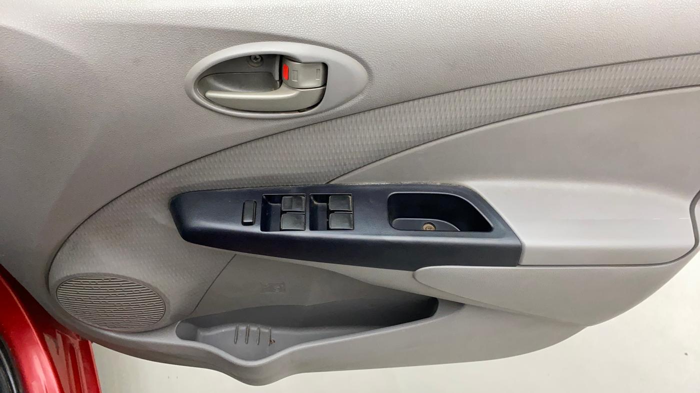 2011 Toyota Etios G, Petrol, Manual, 98,011 km, Driver Side Door Panels Control