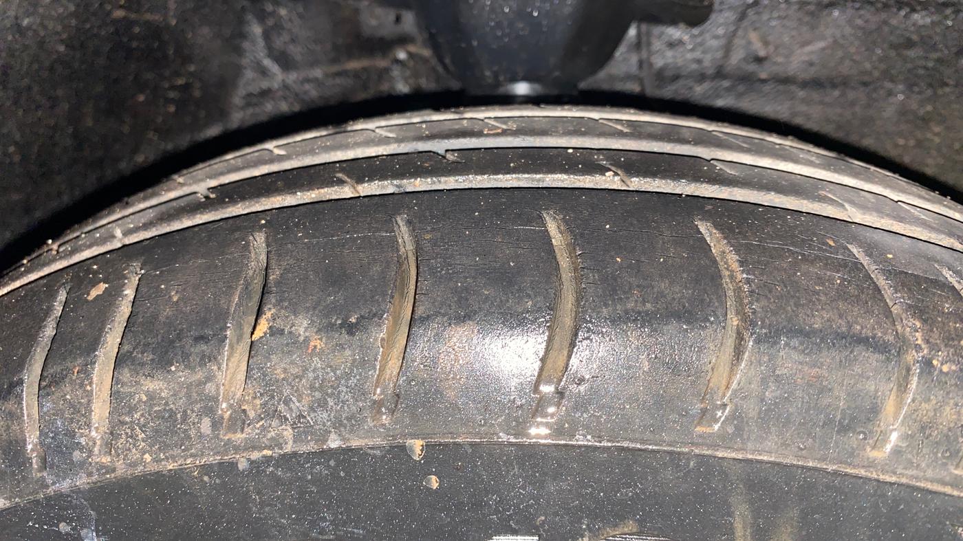 2013 Hyundai i10 SPORTZ 1.2, Petrol, Manual, 70,789 km, Right Front Tyre Tread