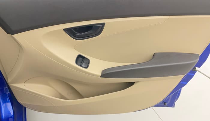 2014 Hyundai Eon 1.0 MAGNA +, Petrol, Manual, 37,578 km, Driver Side Door Panels Control