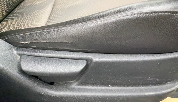 2014 Hyundai Eon 1.0 MAGNA +, Petrol, Manual, 37,578 km, Driver Side Adjustment Panel
