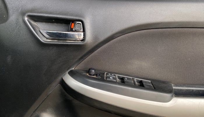 2017 Maruti Baleno ALPHA PETROL 1.2, Petrol, Manual, 1,33,987 km, Driver Side Door Panels Control