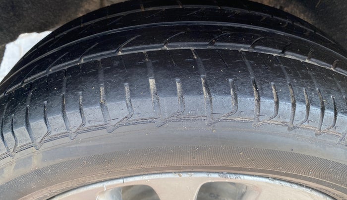 2017 Maruti Baleno ALPHA PETROL 1.2, Petrol, Manual, 1,33,987 km, Right Rear Tyre Tread