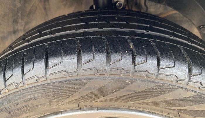 2017 Maruti Baleno ALPHA PETROL 1.2, Petrol, Manual, 1,33,987 km, Right Front Tyre Tread