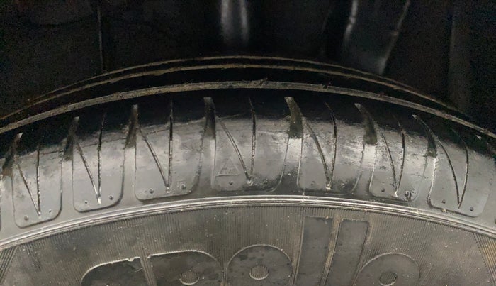 2015 Hyundai Xcent SX 1.2, Petrol, Manual, 68,665 km, Left Rear Tyre Tread