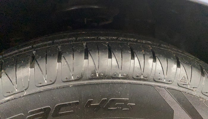 2015 Hyundai Xcent SX 1.2, Petrol, Manual, 68,665 km, Right Front Tyre Tread