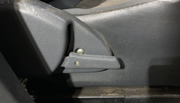 2018 Maruti Alto 800 VXI, Petrol, Manual, 32,990 km, Driver Side Adjustment Panel