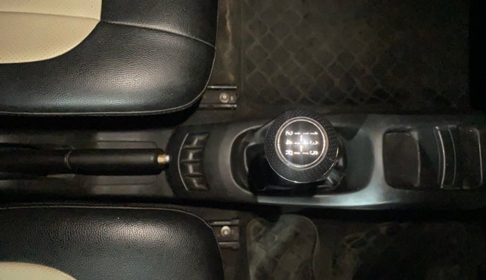 2016 Maruti Wagon R 1.0 VXI, Petrol, Manual, 31,925 km, Gear Lever