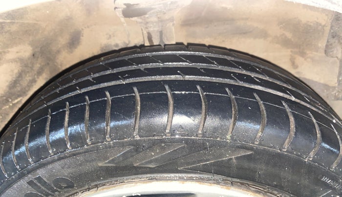 2016 Maruti Wagon R 1.0 VXI, Petrol, Manual, 31,925 km, Right Front Tyre Tread
